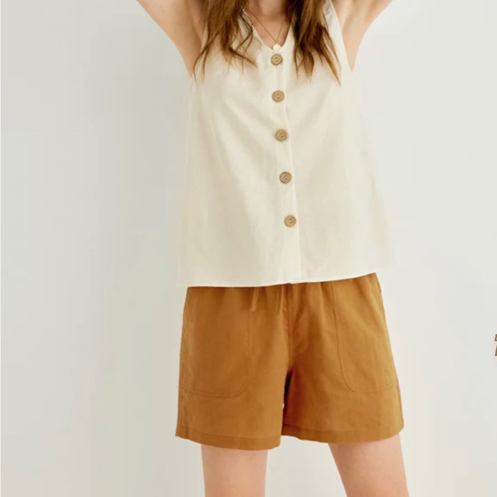 NWT Cream-colored linen Grae Cove top size L